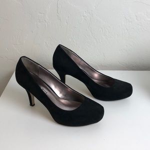 Madden Girl Black suede-style pumps 💕 7.5